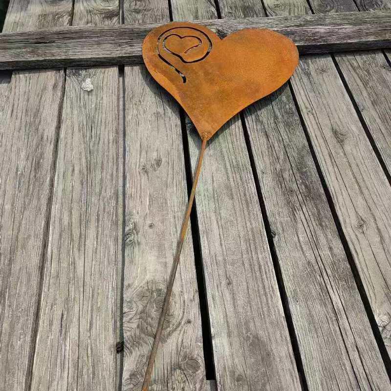American Wrought Iron Heart-Shaped Rusted Metal Floral Garden Decoration Contact for More Colors and Sizes