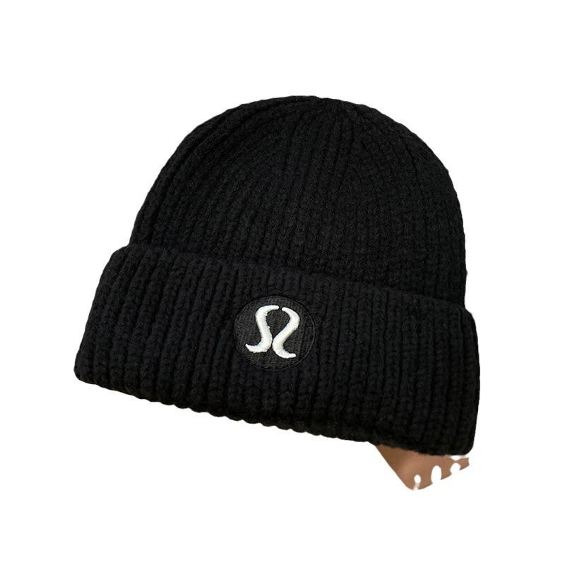 Autumn and Winter Knitted Hats for Women Versatile High Quality Cold Hats Fashionable Warm Ear Protection Hoods Plush Hats for Men Trendy