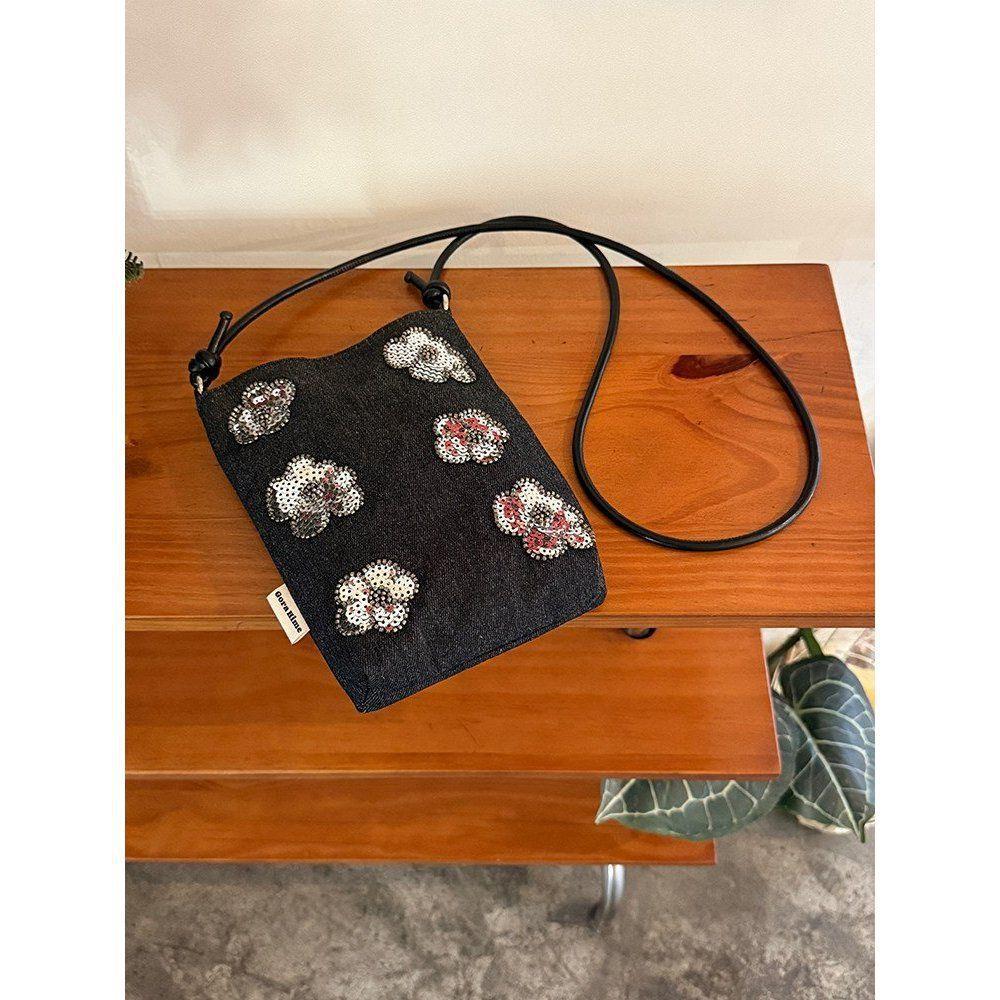 Decorative Mobile Phone Bag - Trendy, Versatile, Small Shoulder-slung Bag for Women, Suitable for Casual Commutes.