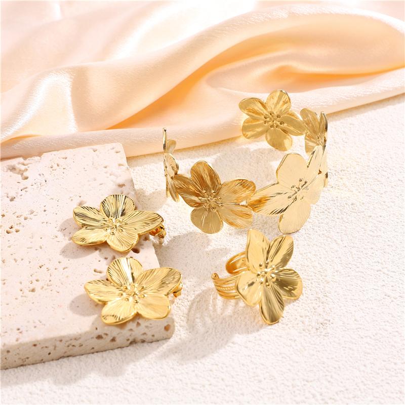 Hot Sale Hypoallergenic Stylish Vintage Flower Stud Earrings Premium 18k Gold Plated Stainless Steel For Women Party  Accessory
