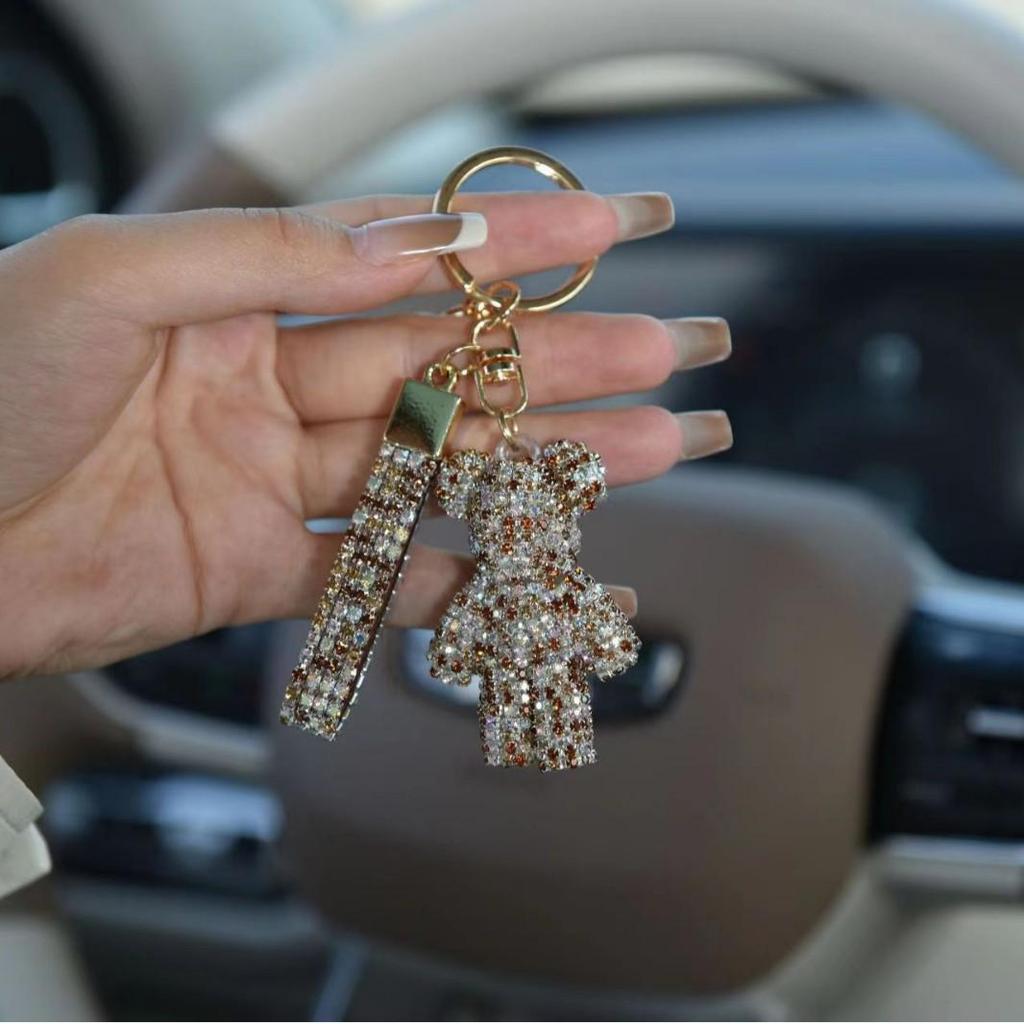 Chic Rhinestone Bear Keychain: Cute & Exquisite Bag Charm