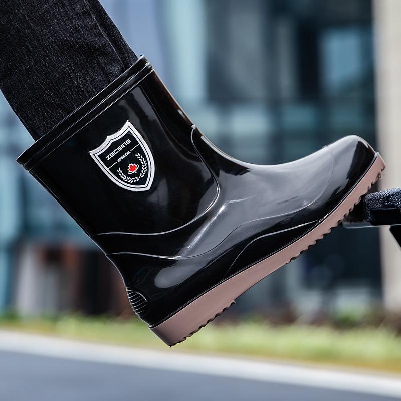 Medium Tube Men's Rain Shoes Water Shoes Non-slip Design Flat Bottom Fashion Rain Boots Takeaway Fishing Kitchen Chef Waterproof Glue Shoes