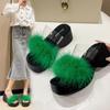 Heiß verkaufte flauschige Wildleder-Cool-Hausschuhe 2024, neue Muffin-Hausschuhe mit dickem Boden und hohen Absätzen, Kunstfell, Ein-Wort-Drag-Girl