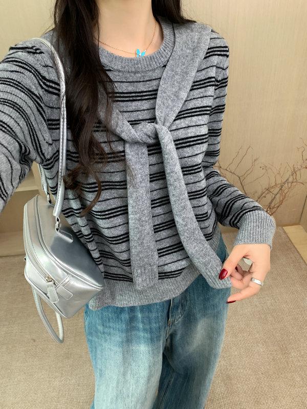 

Женский полосатый свитер крупной вязки с цветными блоками Осень/Зима 2025 L (Weight 55-70 kg) серый