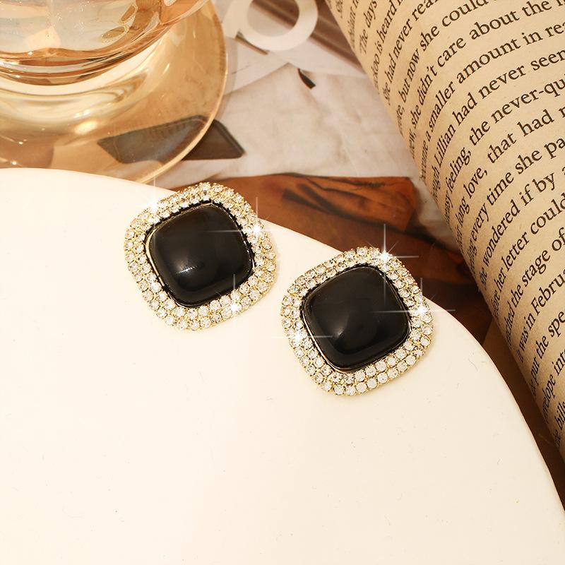 Xiaoxiangfeng French Retro Diamond-encrusted Stud Earrings S925 Silver Needle Style Earrings