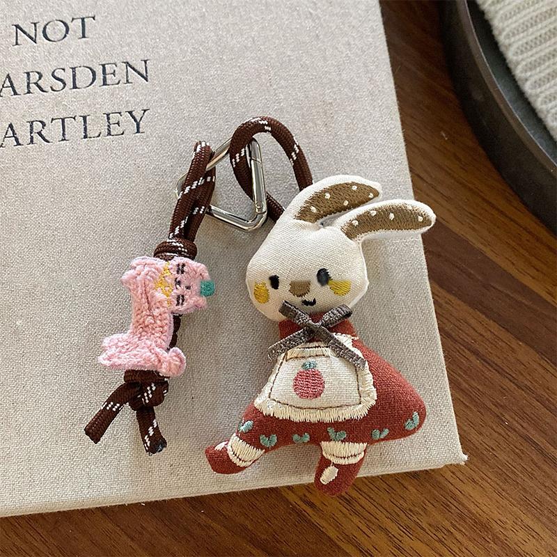 Porte-clés Peluche Ours Dessin Animé Lapin/Chien Poupée Douce Rembourrée Pendentif Anneau de Clé de Voiture Décoration Sac à Dos Cadeau Enfant