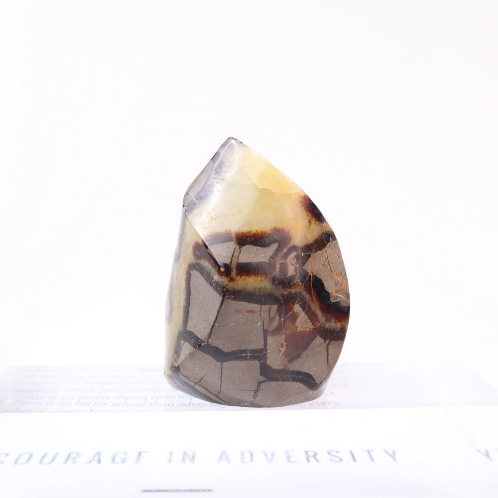 Global Supplier High Quality Natural Crystal Hand Carving Stone Flame Ornament for Home Decoration One Size