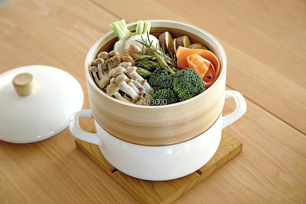 Fuji Enamelware [Authentic Product] Enamel Pot with Steamer Basket, Greige, Suitable for Direct Flame Cooking, 2-Way Design (Steamer and Pot)