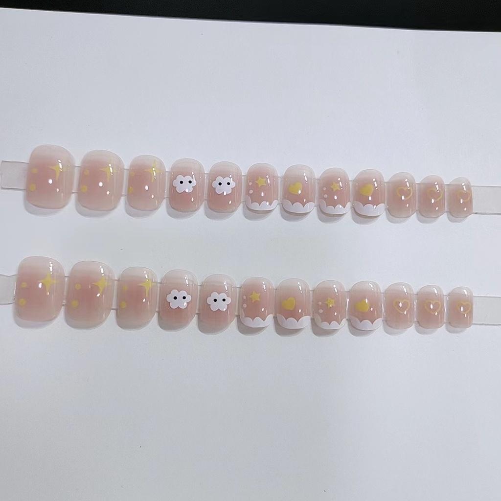 B697 Cotton Clouds Cute And Sweet Style Short Wearable Nails For Everyday Simple And Minimalist Look