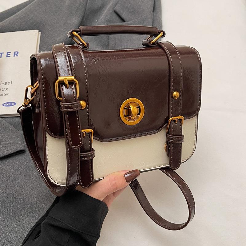 Super fire small bag women's autumn and winter versatile 2025 new retro messenger messenger bag fashionable portable Cambridge small square bag