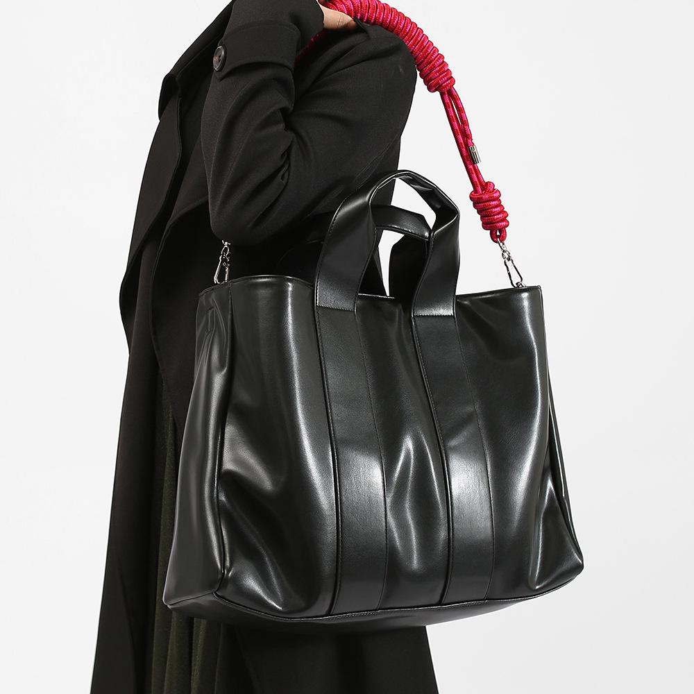 New 2025 Trendy Large-Capacity Leather Crossbody Bag for Commuting & Casual Outdoor Fashion