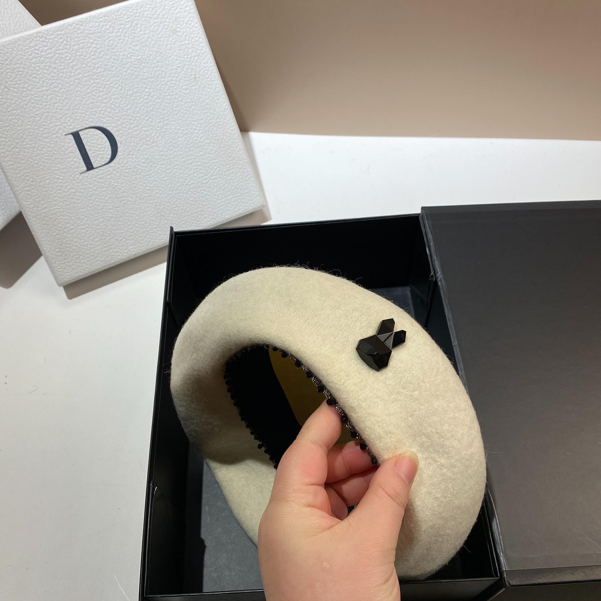 Шерстяной берет Ins Уменьшающий возраст Кролик Восьмиугольная шляпа Интернет-знаменитость Хрустальные бусины Универсальная Шляпа художника M（56-58cm）