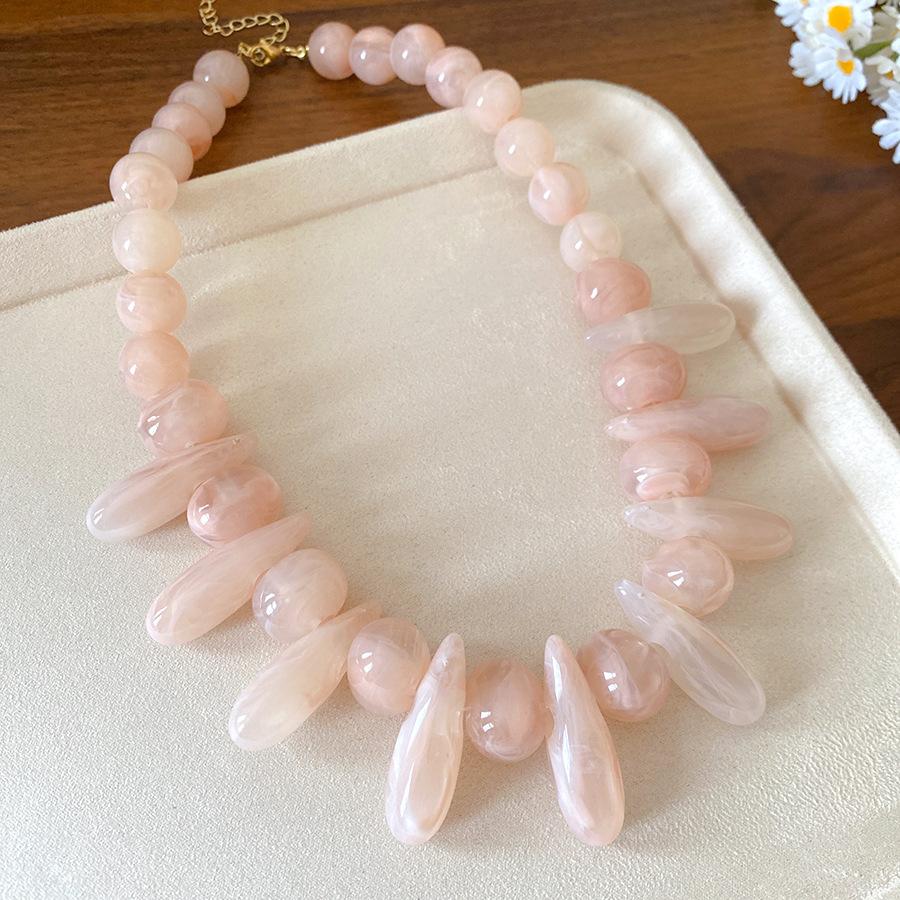 Acrylic Blurred Irregular Oval Necklace Exaggerated Fashion Personality Necklace Candy Color Light Luxury High-end Decorative Accessory