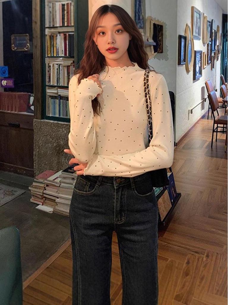 Dámské tričko s dlouhým rukávem, slim fit, s vysokým límečkem a volánky s puntíky