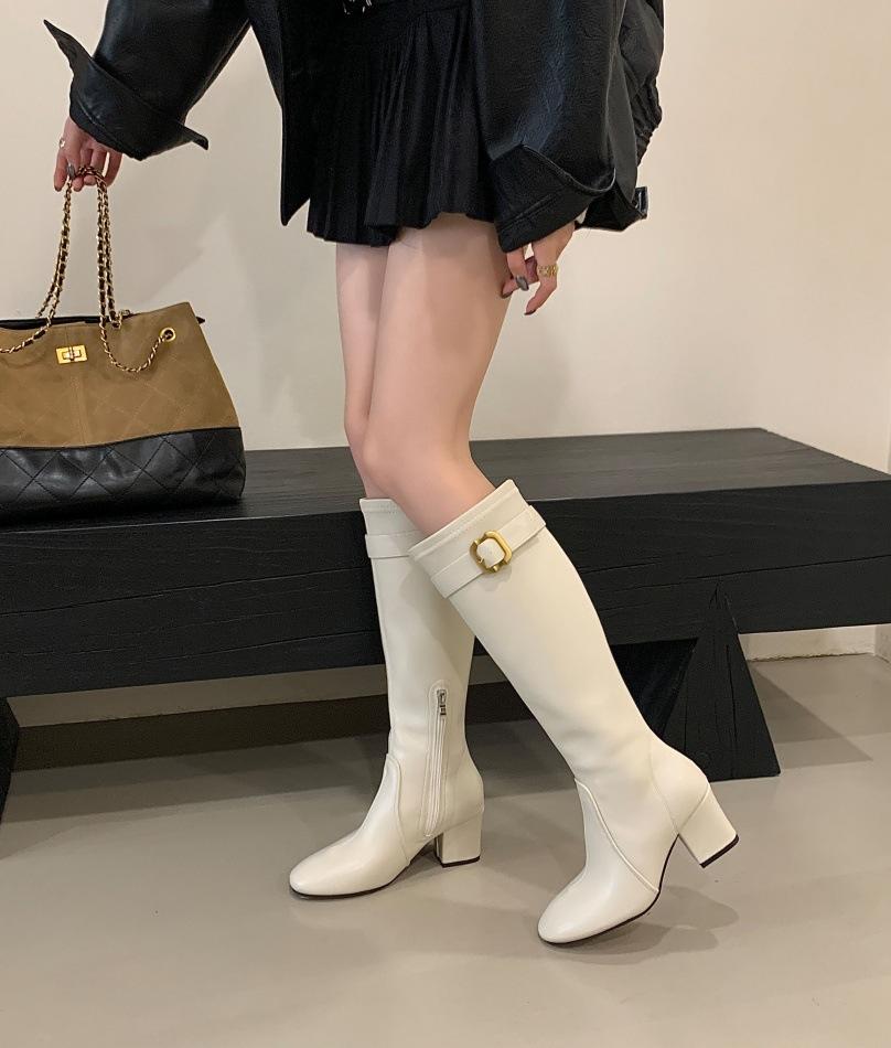 

Осень-зима 2025 новый продукт металлическая фурнитура европейский и американский нишевый темперамент британский стиль нежный ретро высокие сапоги 39