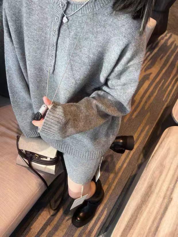 Autumn Winter 100% Wool Round Neck Pullover Sweater with Buttons