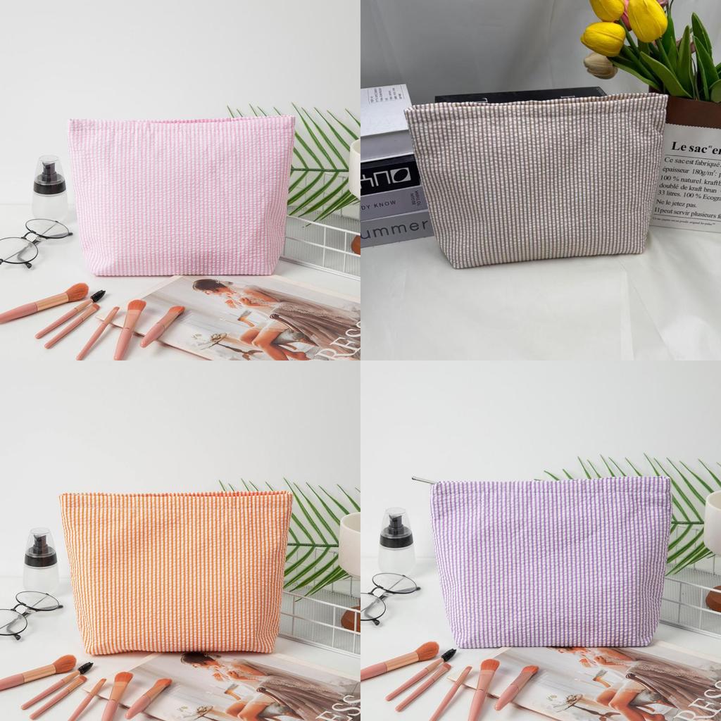 Modern Striped Polyester Toiletry Bag With Breathable Design For Travel And Daily Use