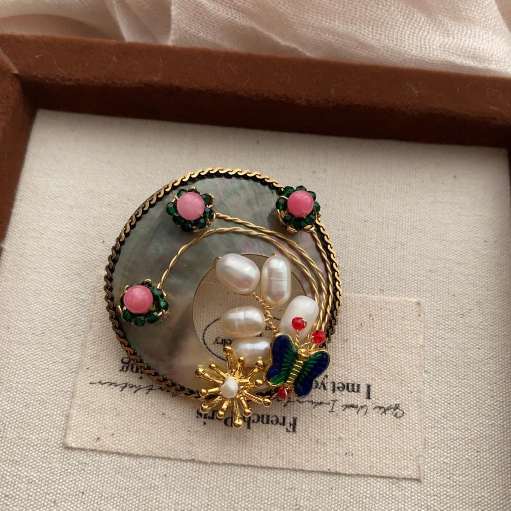 Natural Baroque Pearl Flower Brooch High-End Light Luxury Natural Pearl Warm Temperament Jacket Delicate Pin