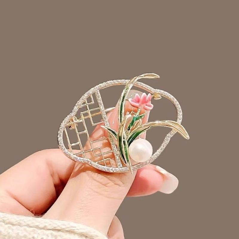 The Ancient-style Orchid Brooch Exudes A Sense of Sophistication for Women with A High-end Pearl Charm and A Unique Chinese Style Brooch