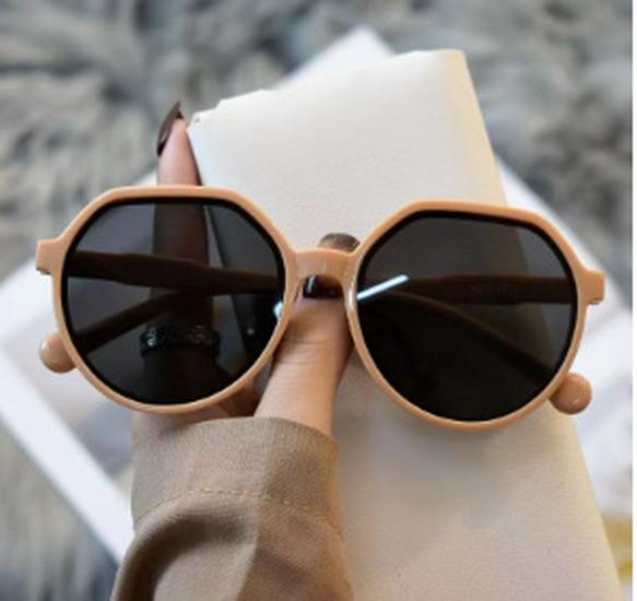 

Модные женские солнцезащитные очки цвета чая