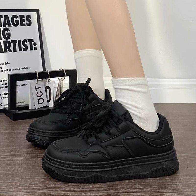 Board Shoes Women's 2025 Popular Spring Students Lightweight Versatile Casual Bread Shoes Sports Shoes Work Soft-soled Shoes