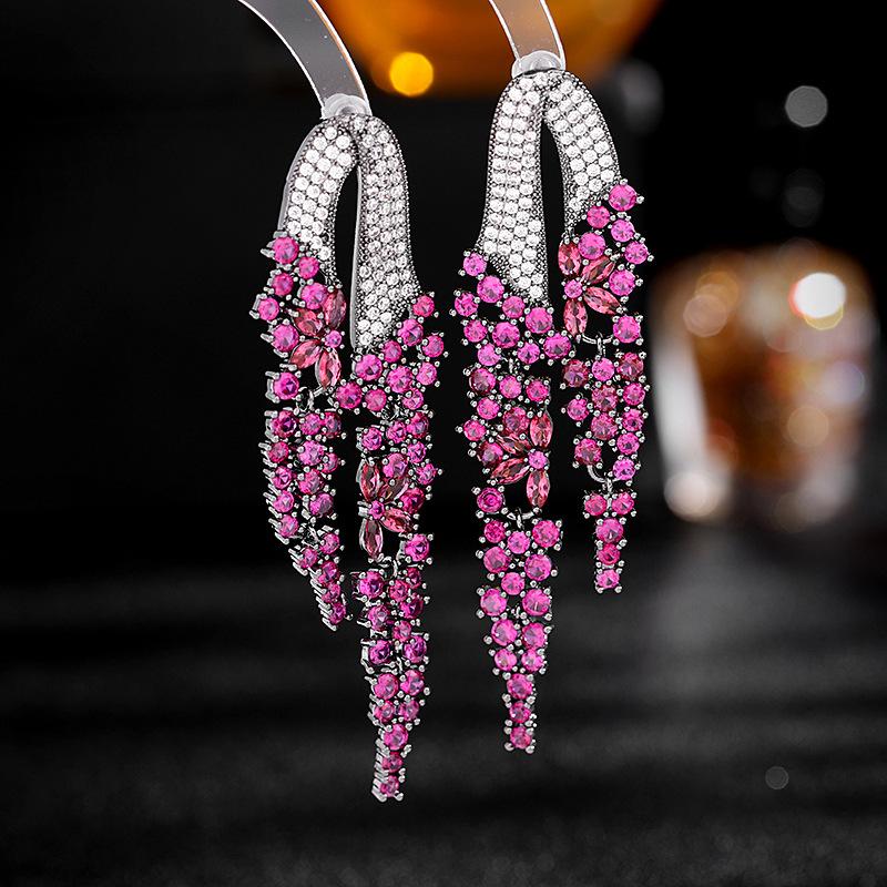 Retro Palace Attire Exaggerates Atmospheric Earrings Elegant Temperament, Dinner Dress Paired With Long Earrings
