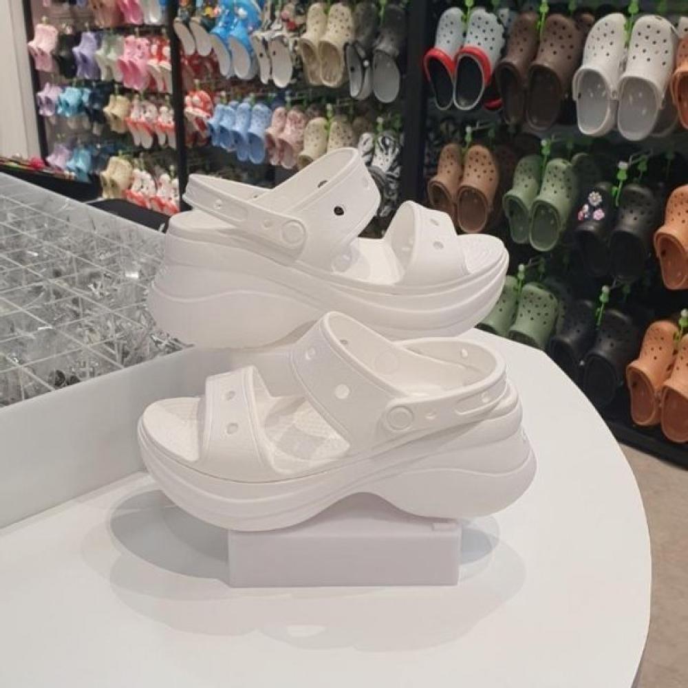 

Crocs Classic Bay Sandal 206749 100 White/W9 (260)