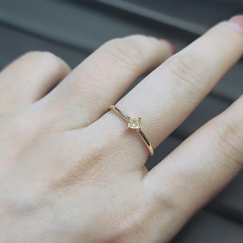 Simple Imitation Emerald Square Ring, Female Personality Small Fresh Small Sugar Cube Gold-Plated Yellow Stone Size Diamond Ring
