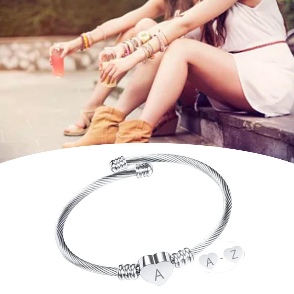 Náramek s přívěskem ve tvaru srdce s písmenem A pro ženy a dívky, titanová ocel, nastavitelný, elegantní náramek, ocelová barva