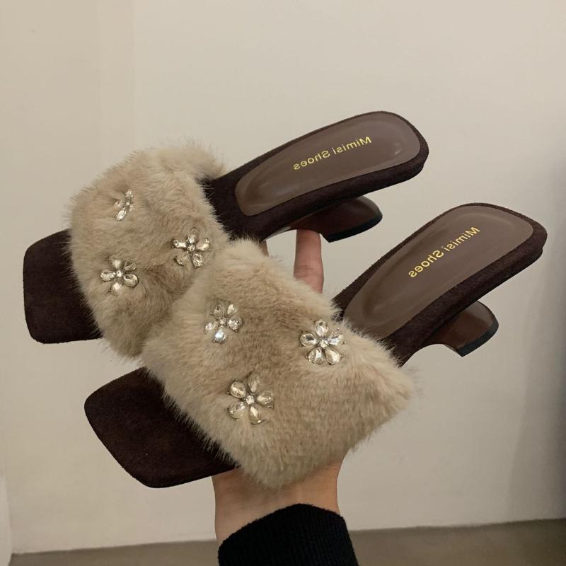 Fashion Luxury Rhinestone Decoration Design Slippers Women Elegant Square Toe Wedges Slide Sandals Comfortable Fluffy Modern Slippers