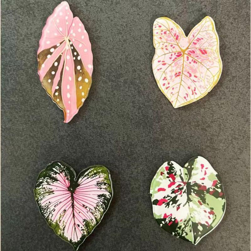 Grüne Kühlschrankaufkleber zur Heimdekoration. Interessante Heimdekorationen können Menschen kleine Geschenke machen