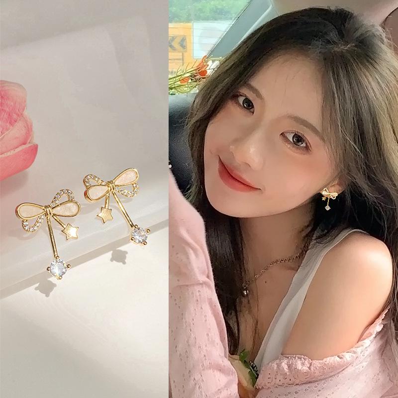 

Korean Bow Inlaid Diamond S925 Silver Stud Earrings for Women – Elegant and Simple Design 19B Clip-On