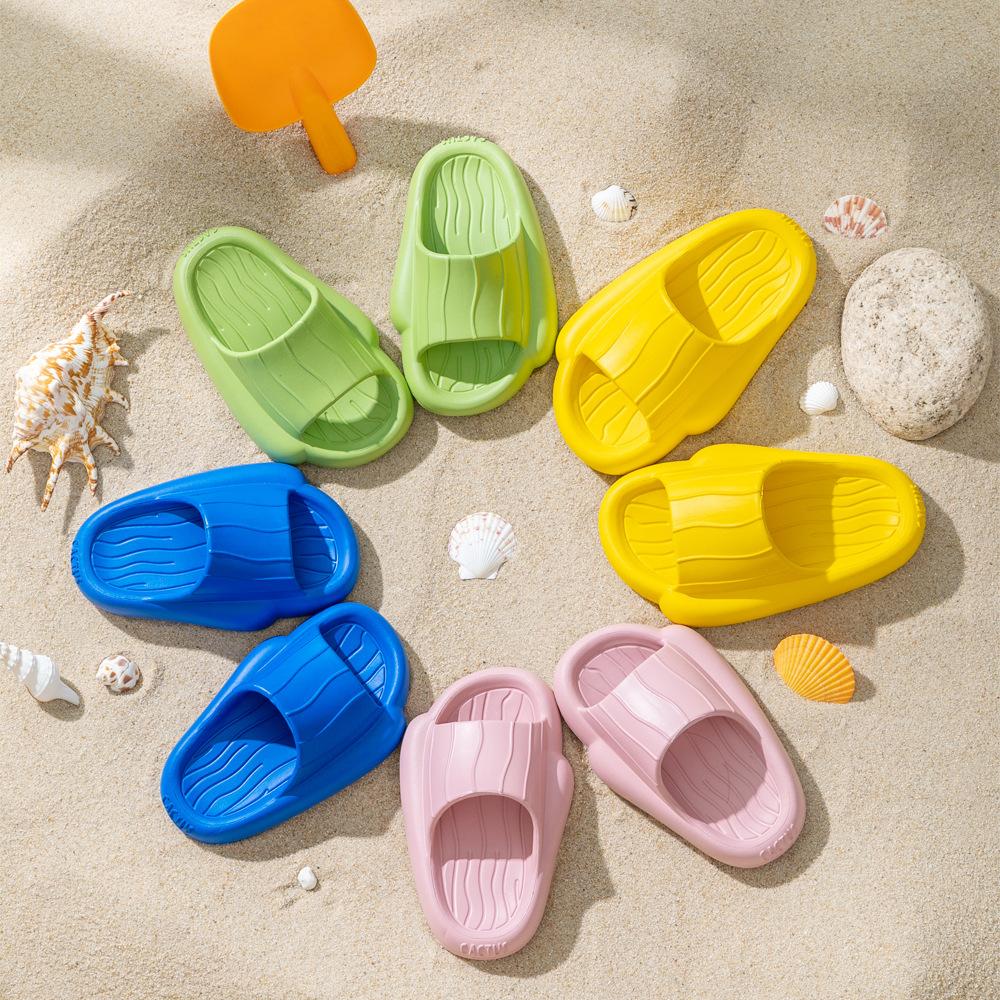 Summer Children's Slippers with A Thick Sole That Is Non Slip, Lightweight, Comfortable, and Fashionable. The Thick Sole Design Is Casual and Durable
