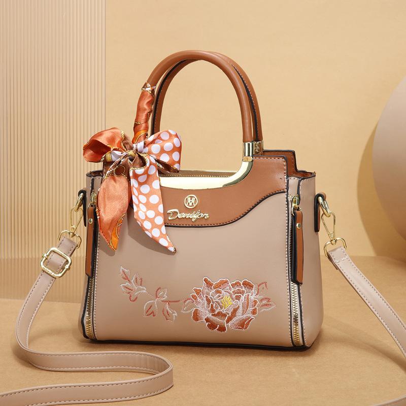 

Сумка Женская сумка-мессенджер Новая китайская сумка для мамы 2025 Новая вышивка легкая роскошь среднего возраста сумочка На одно плечо женская сумка тренд