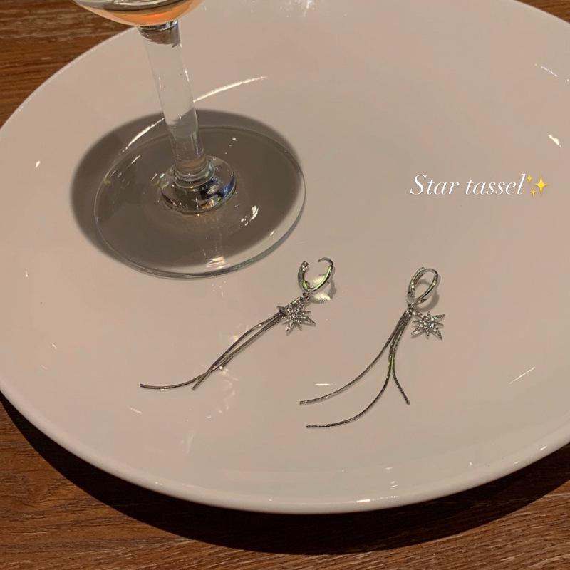 2024 Trendy INS-Style Dark Heart Stud Earrings: Sweet, Niche Design for Female Students