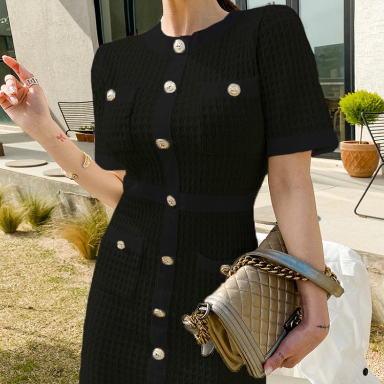 Dámské pletené patchworkové šaty s krátkým rukávem a slim fit střihem na léto 2021