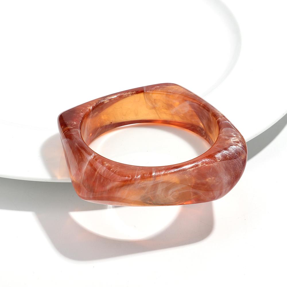 

New Big Square Acrylic Wide Bangle for Women Retro Pearlescent Color Resin Geometric Statement Bracelets Fashion Jewelry Gifts темно-помаранчевий колір