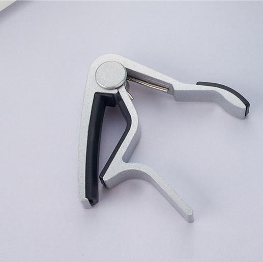 Gitarrkapo Högkvalitativ Aluminiumlegering Silver Snabbbytesklämma Nyckel Akustisk Klassisk Gitarrkapo för Tonjustering Gitarr