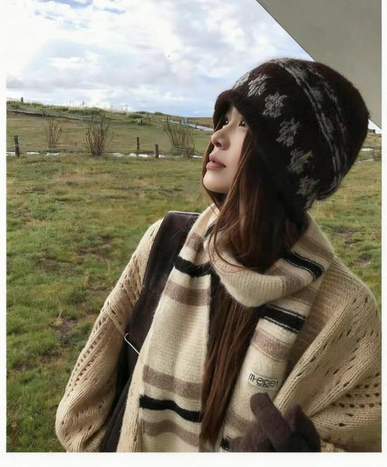 Japanese Fair Isle Women's Knitted Wool Hat - Warm, Versatile, Ear-Protecting Winter Beanie.