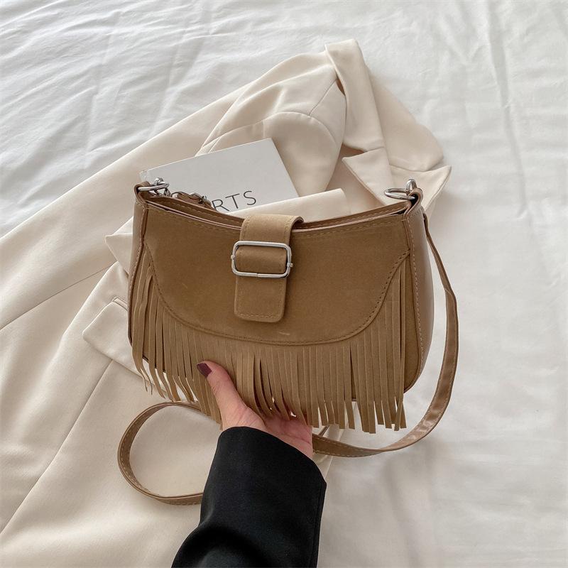 

Популярная в этом году 2025 весенняя сумка-седло с бахромой премиум матовая ретро универсальная сумка-мессенджер сумка через плечо под мышку хаки