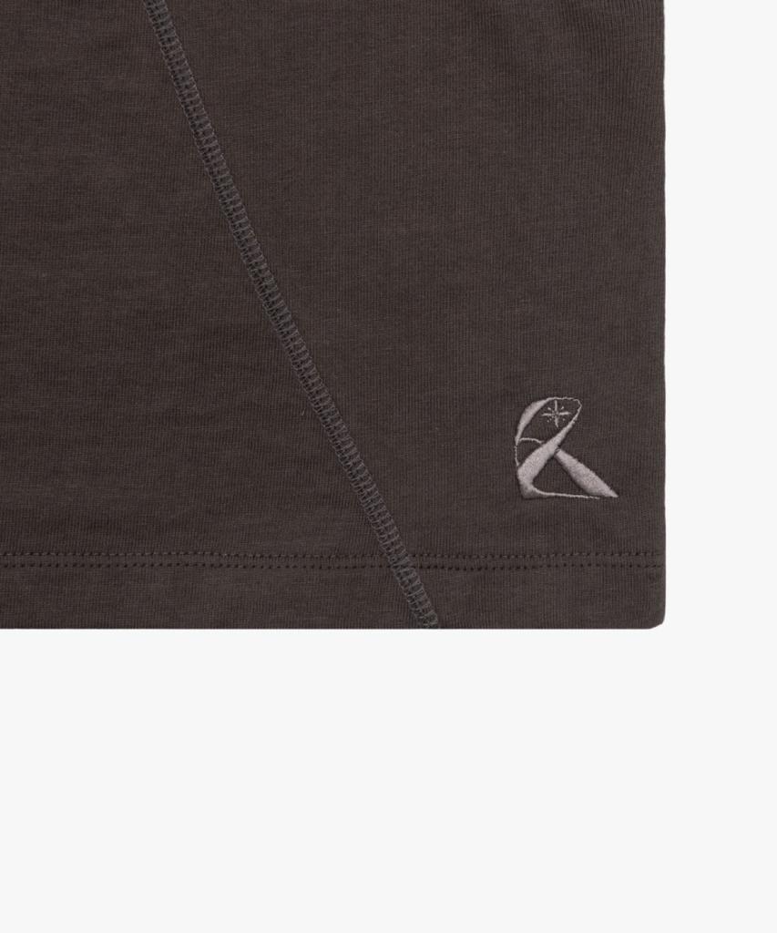 Liomeu Asymmetrical Cut Short Sleeve T-Shirt_Chacoal : Radiant093