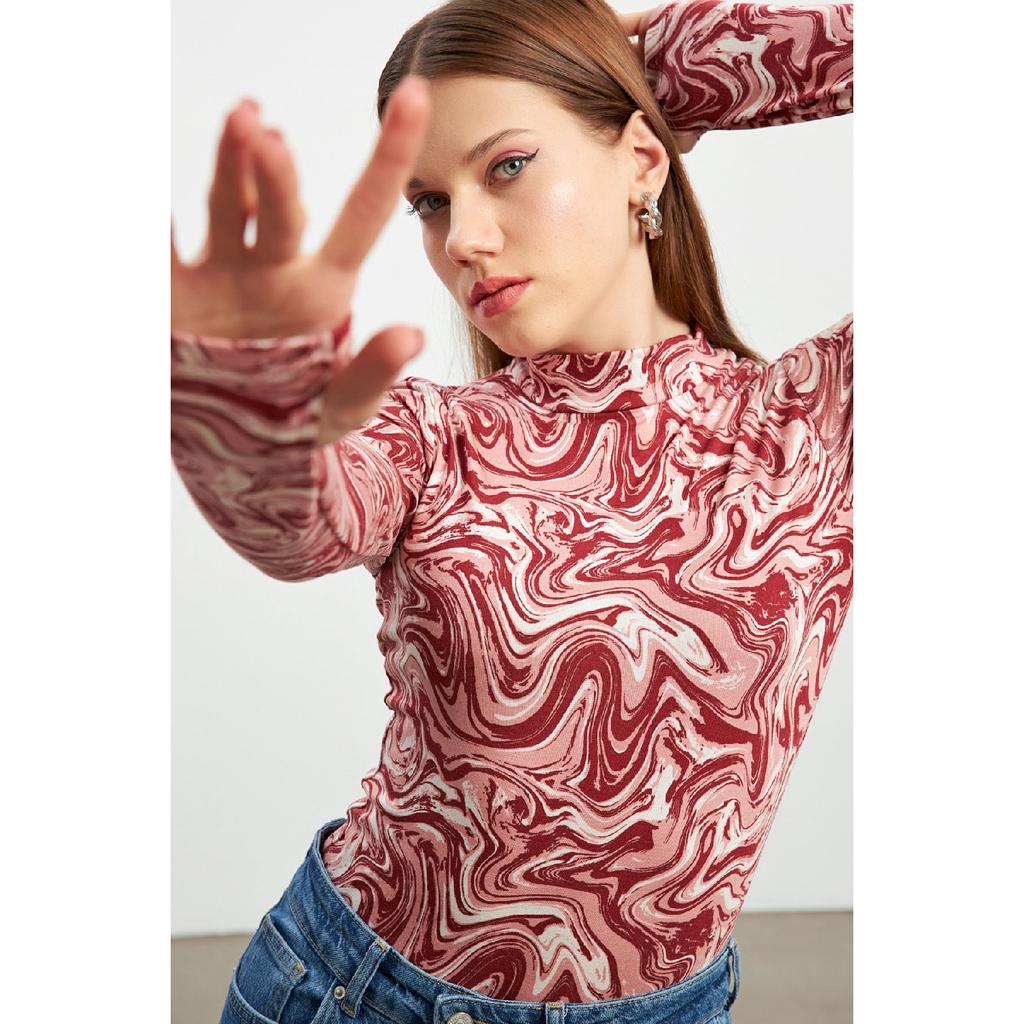 Schwarzer Damen-Body mit Fingerdetail