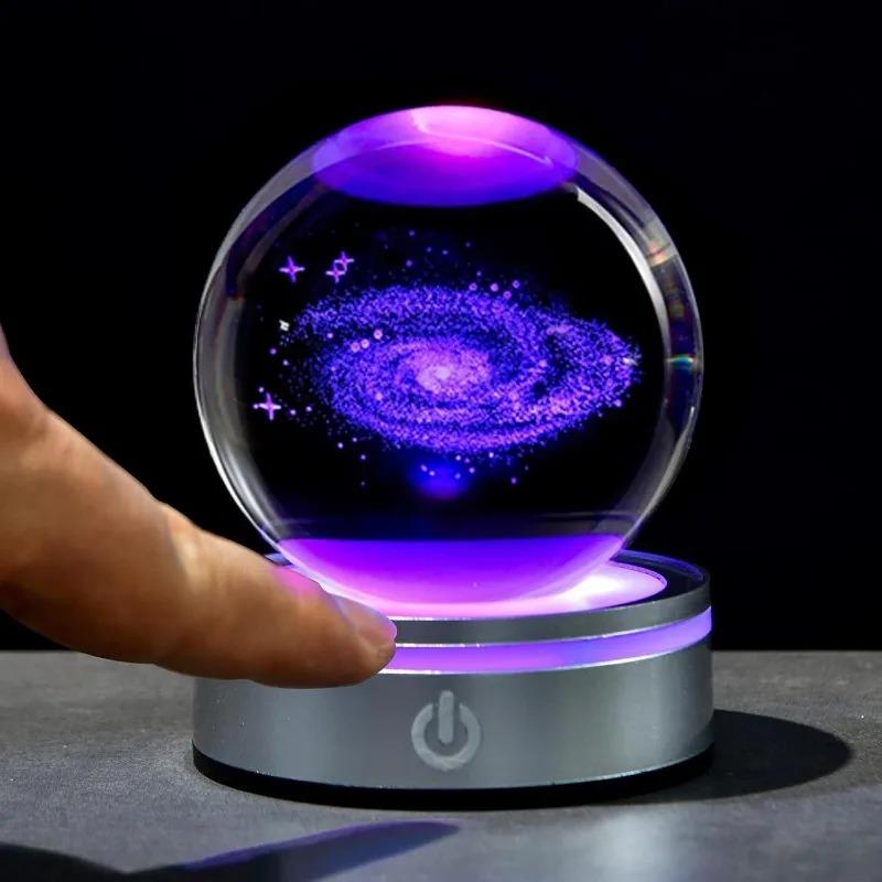 3D Galaxie Křišťálová koule s LED světelnou základnou Skleněná planeta Koule Model galaxie Figurka Noční světlo Astronomická dekorace Dárky