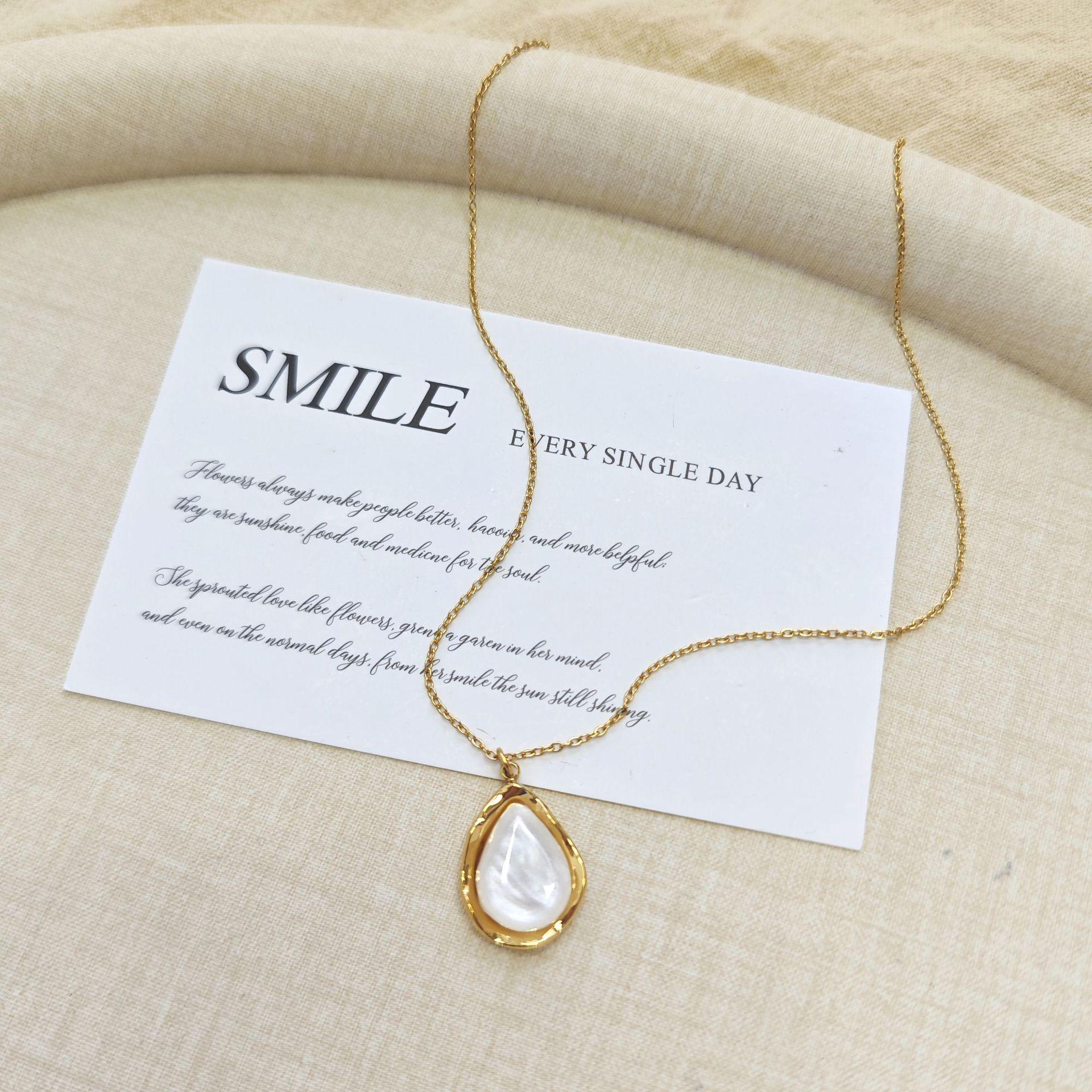 European Gold Irregular Edge Water Drop Mother-of-Pearl Women s Necklace золотой