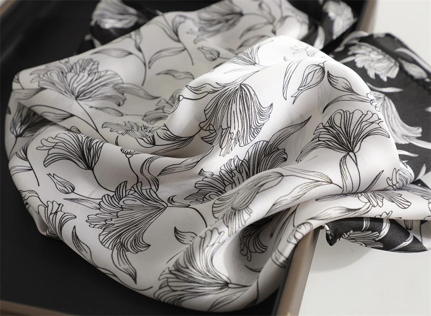 Simple and elegant flower silk scarf sunscreen shawl light luxury lily scarf simulation silk 71cm square scarf professional scarf women