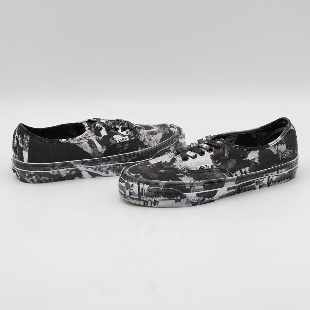 VN000EEUGC7 Atiba Jefferson OTW par Vans Authentic Noir Gris (Pour des hommes)