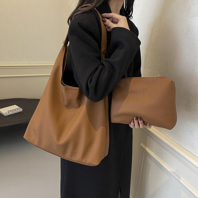 New large-capacity bag, women's retro commuter shoulder bag, casual fashion messenger bag, underarm tote bag.