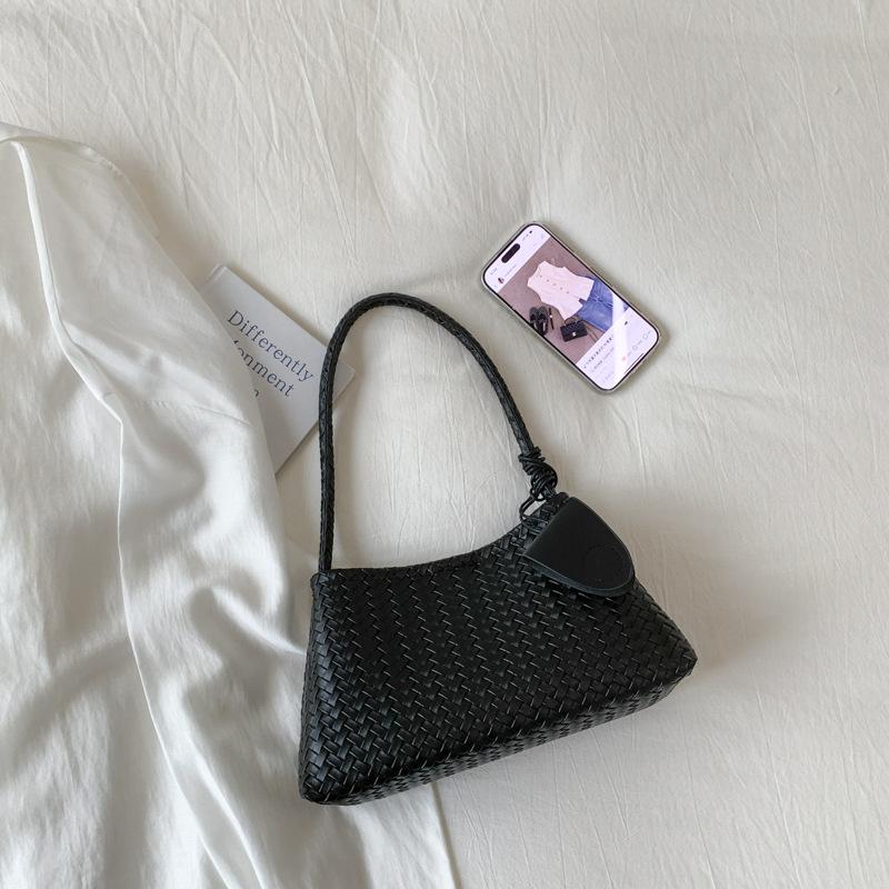 

Retro commuter woven handbag women s 2025 new large-capacity underarm bag, foreign versatile single shoulder tote bag чёрный