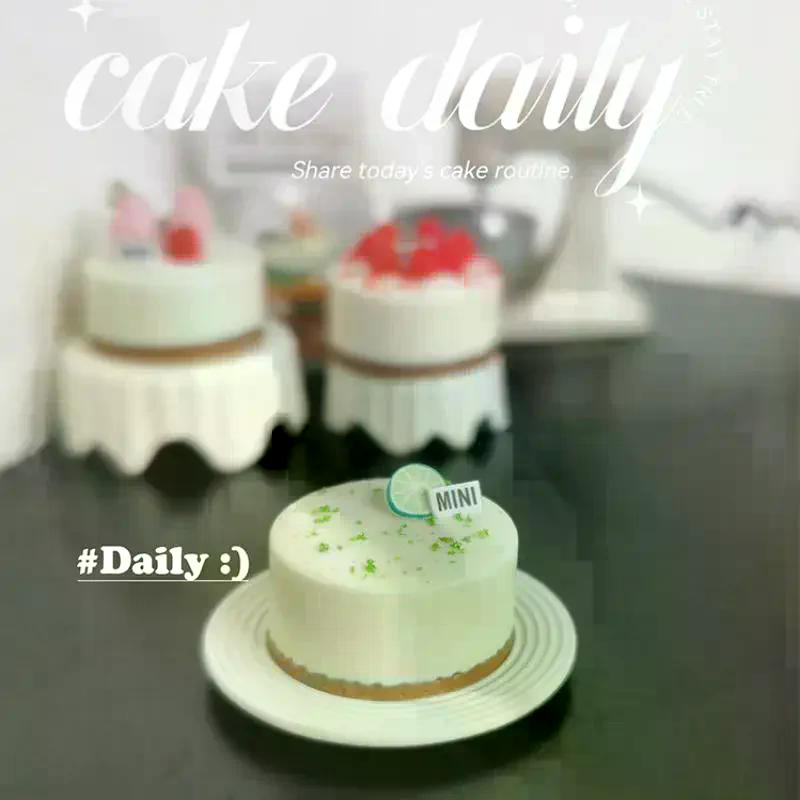 1Pcs Miniature Dollhouse Simulation Clay Strawberry Fruit Cake Mini Food Model For Doll House Accessories Cute Bakery Cake Toys