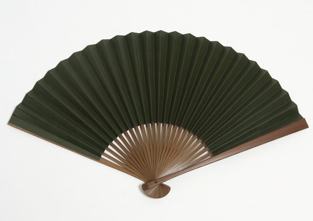 [Hasegawa] Kyoto-style fan, handcrafted by Kyoto artisans, with fan case and wooden presentation box (green)